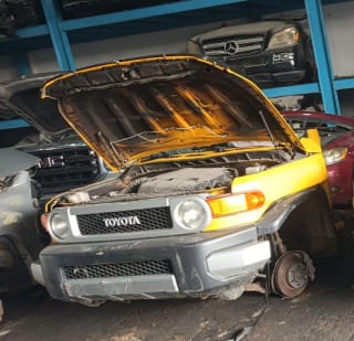 Toyota FJ Cruiser (SUV) halfcut