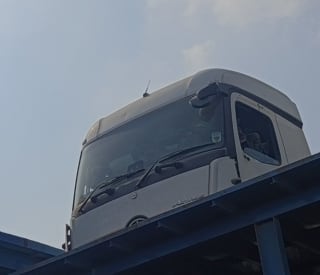 Mercedes-Benz Actros (truck cab) halfcut