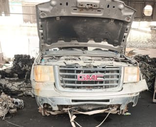 GMC Sierra (pickup) halfcut