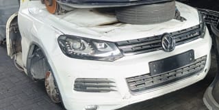Volkswagen Touareg (SUV) halfcut