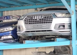 Audi Q7 (SUV) halfcut