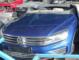 Volkswagen Touareg (SUV) halfcut