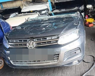 Volkswagen Touareg (SUV) halfcut