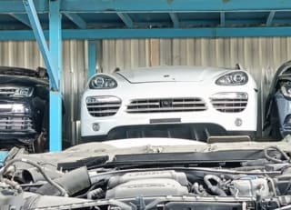 Porsche Cayenne (SUV) halfcut