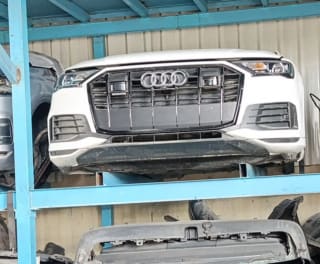 Audi Q7 (SUV) halfcut