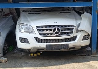 Mercedes-Benz ML-Class (SUV) halfcut