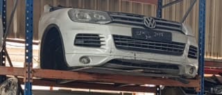 Volkswagen Touareg (SUV) halfcut
