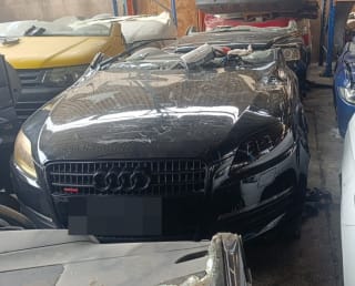 Audi Q7 (SUV) halfcut