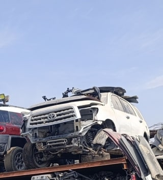 Toyota Sequoia (SUV) car for parts