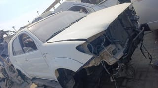 Toyota Fortuner (SUV) car for parts