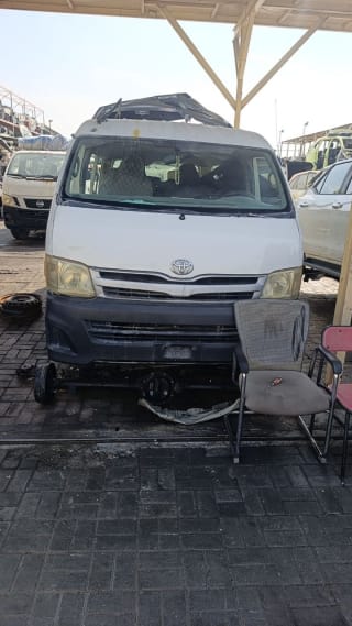 Toyota Hiace (van) halfcut