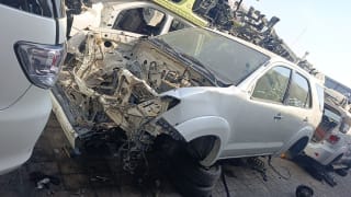 Toyota Fortuner (SUV) halfcut