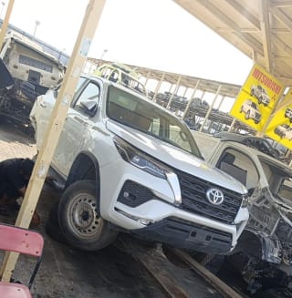 Toyota Fortuner (SUV) car for parts