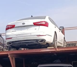Kia Cadenza (sedan) car for parts