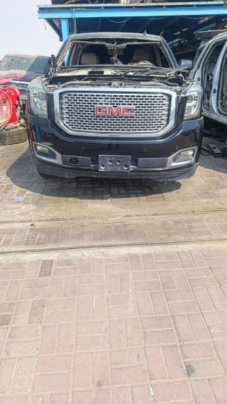 GMC Yukon Denali (SUV) halfcut