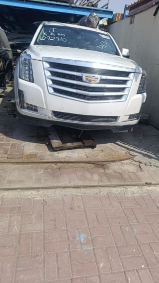 Cadillac Escalade (SUV) halfcut