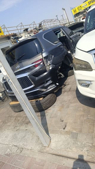 Infiniti QX80 (SUV) halfcut