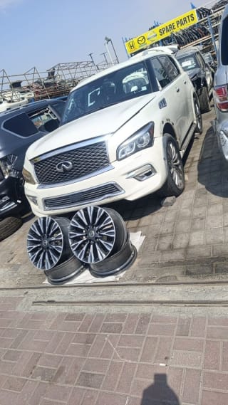 Infiniti QX80 (SUV) car for parts