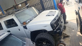 Hummer H2 (SUV) car for parts