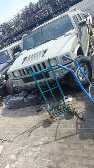 Hummer H2 (SUV) car for parts