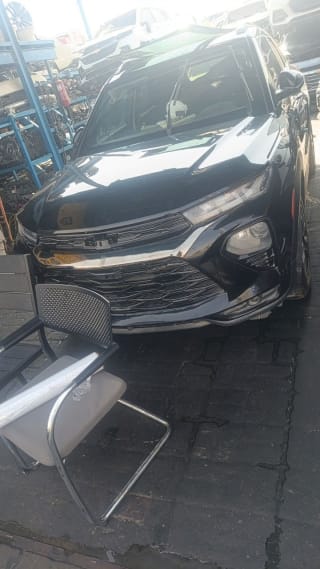 Chevrolet TrailBlazer (SUV) car for parts