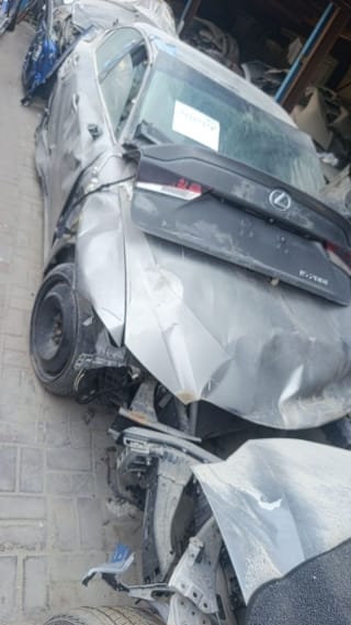 Lexus IS (sedan) car for parts