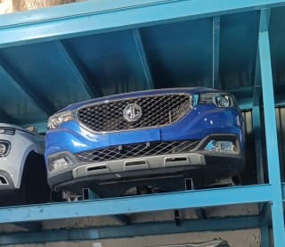 MG ZS (SUV) halfcut