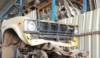 Toyota Hilux halfcut