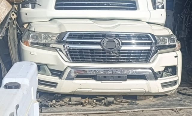 White Toyota Land Cruiser 200 front cut — bumper, chrome grille and headlights, Sharjah market