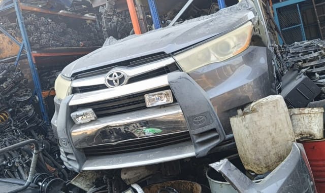 Dark grey Toyota Highlander SUV front halfcut — bumper, grille, headlight and hood, Sharjah market