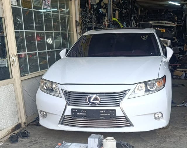 White Lexus ES front cut — bumper, spindle grille, headlights and hood, Sharjah market
