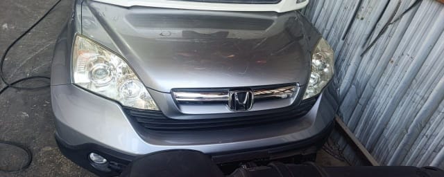 Silver-grey Honda CR-V SUV front halfcut — hood, bumper, chrome grille and headlights, Sharjah market