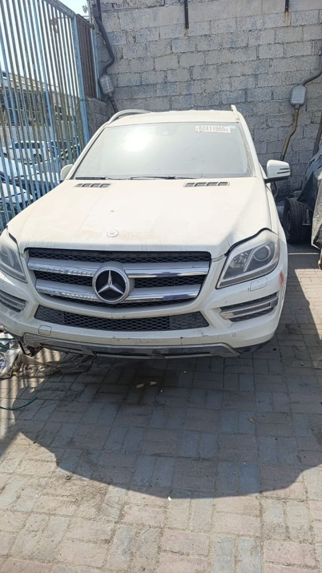 White Mercedes-Benz GL-Class SUV front — grille, star emblem, bumper and headlights, Sharjah market