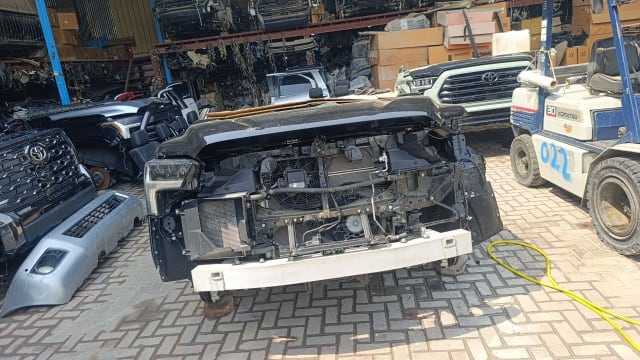 Black Toyota Tundra front halfcut — hood, headlight, radiator support and cooling pack, Sharjah market