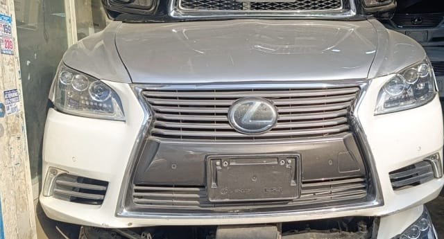 Lexus LS sedan front halfcut — spindle grille, chrome bumper and headlights, Sharjah market