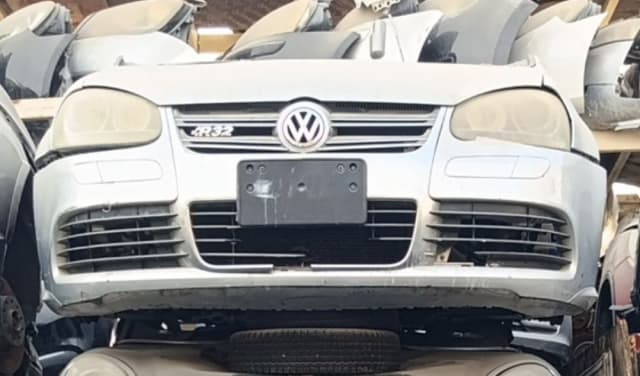 Silver VW Golf R32 Mk5 front cut — bumper, R32 grille and dual headlights, Sharjah market
