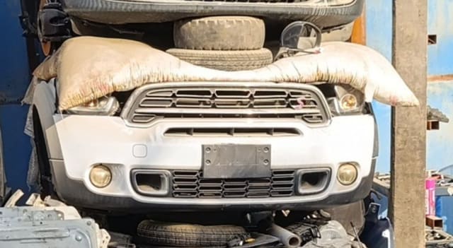 White MINI Countryman front halfcut — front bumper, grille and headlights, Sharjah market
