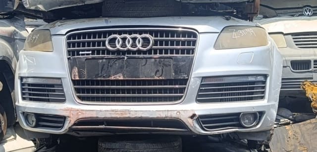 Silver Audi Q7 SUV front halfcut — bumper, grille, headlights and fog lights, Sharjah market