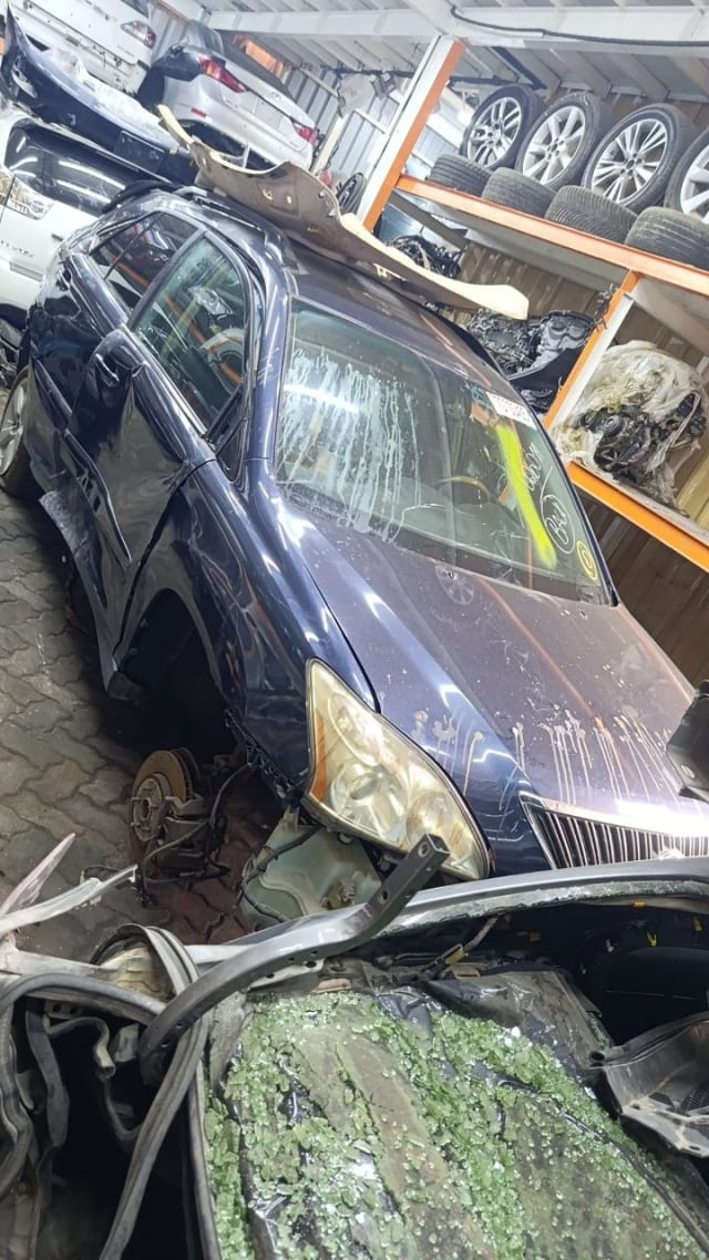Dark blue Lexus RX 330/350 SUV halfcut — front headlight, grille, fender and door, Sharjah market