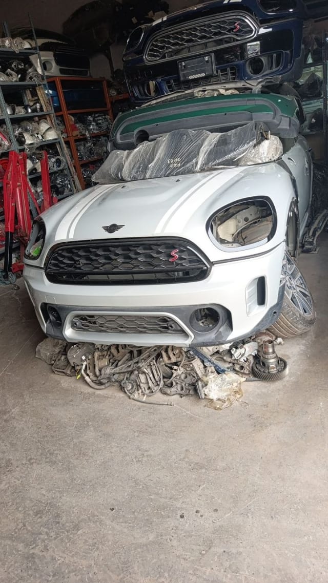 Silver MINI Countryman Cooper S front halfcut — grille, bumper, hood and headlights, Sharjah market