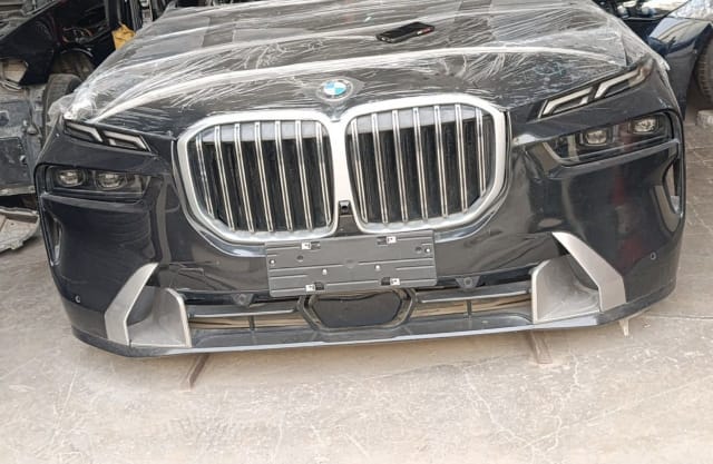 Dark grey BMW X7 SUV front cut — twin-kidney grille, headlights, bumper and hood, Sharjah market