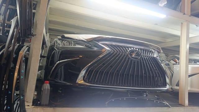 Black Lexus ES front halfcut — chrome spindle grille, headlight and bumper, Sharjah market