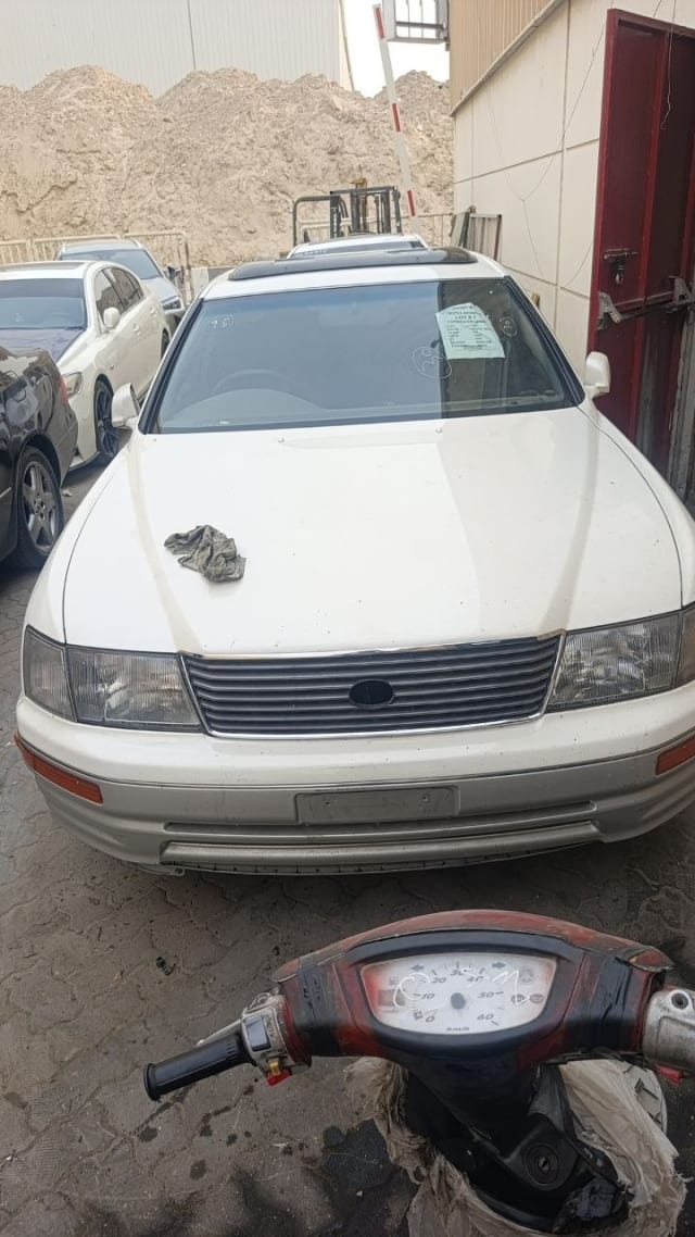 White Lexus LS400 sedan front — bumper, chrome grille and headlights, Sharjah market