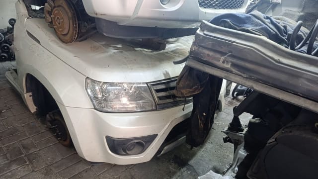White Suzuki Grand Vitara front halfcut — bumper, grille, hood and headlight, Sharjah market