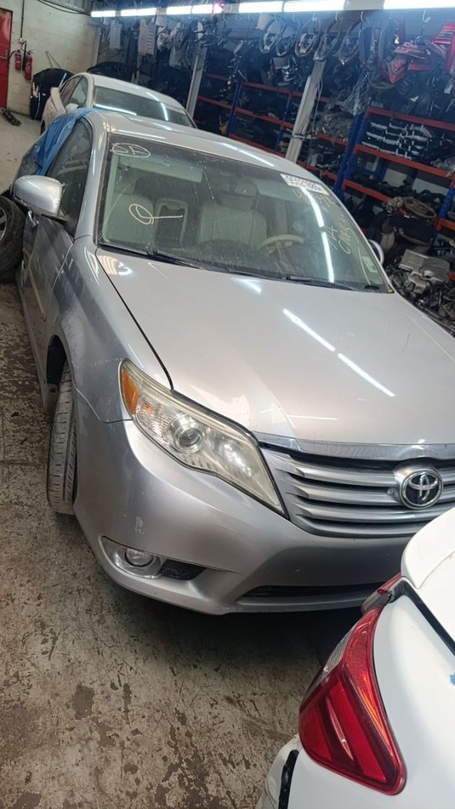 Silver Toyota Avalon sedan front quarter — bumper, grille, headlight and hood, Sharjah market