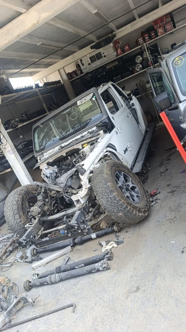 White Jeep Wrangler SUV halfcut — cabin, doors, wheels and driveshafts, Sharjah market