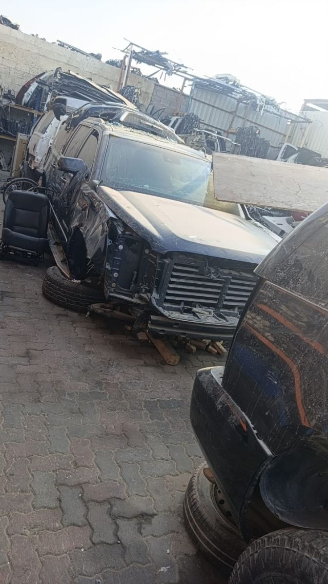 Dark blue Cadillac Escalade halfcut — grille, radiator support and hood, Sharjah market