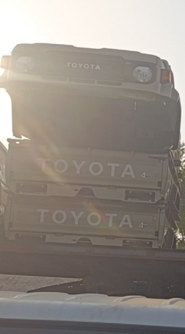 Toyota FJ Cruiser front cut — grille, round headlights and radiator support, Sharjah market