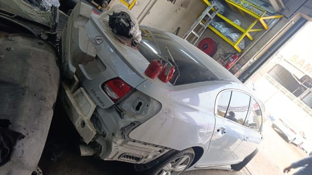 Silver Lexus GS450h sedan rear halfcut — trunk lid, tail light, rear door and alloy wheel, Sharjah market
