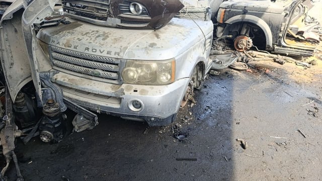Silver Land Rover Range Rover Sport front halfcut — hood, grille, headlights and bumper, Sharjah market